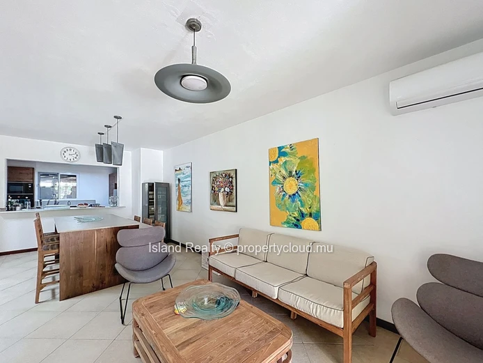 Modern 3-Bedroom Duplex – Direct Access to Shared Pool – Bain Boeuf – 1-Minute Walk to the Beach