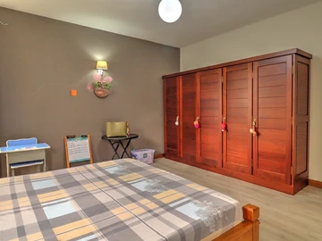 6 Bedroom House