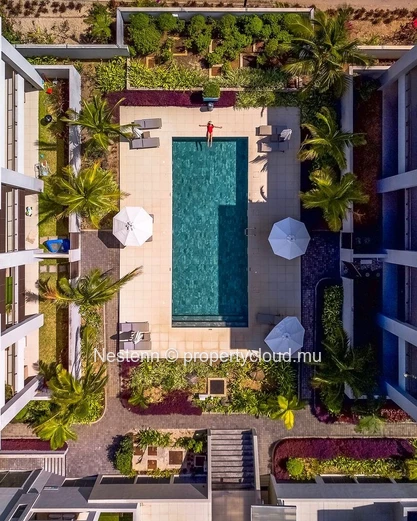 Modern and well-designed 3-bedroom penthouse a few minutes walk from the beach
