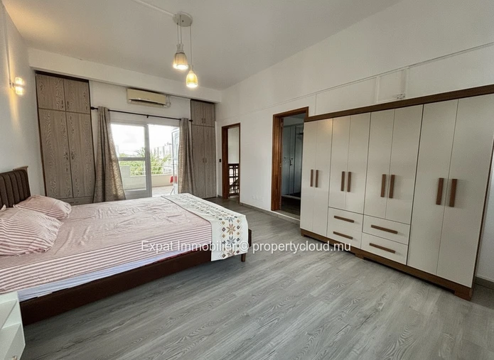 Fully Renovated 3-Bedroom Triplex In A Residence With Swimming Pools – Grand Baie