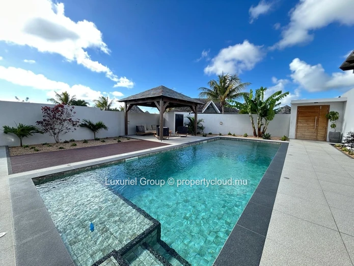 Villa contemporaine avec piscine à louer à Péreybère