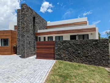 5 Bedroom Villa
