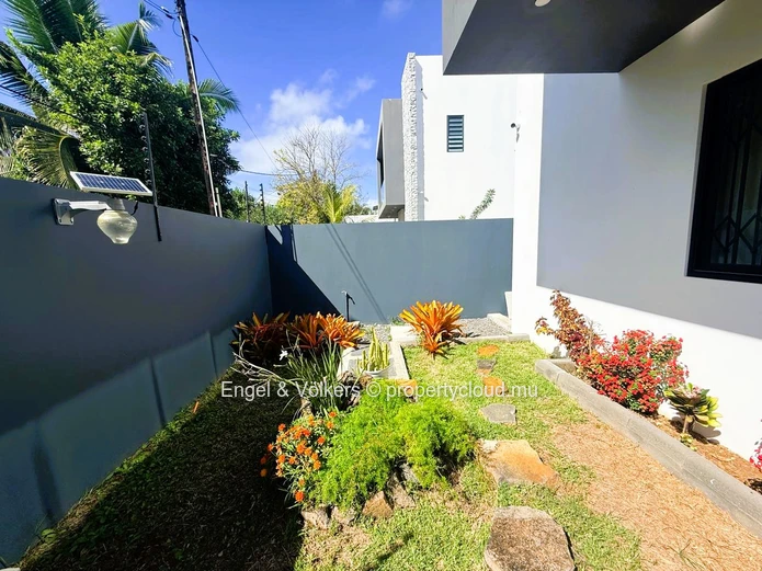 Luxury, Privacy and Comfort Villa in the Heart of Calodyne for Rent  Property Description