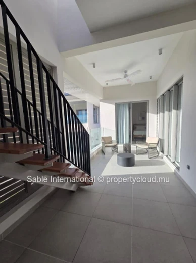 Luxury Penthouse with Pool Access in Péreybère! 2 Beds, Rooftop, Sea Access, Parking, AC. Close to Shops & Hospital.