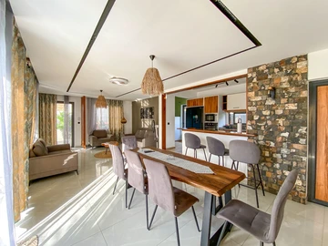4 Bedroom Villa
