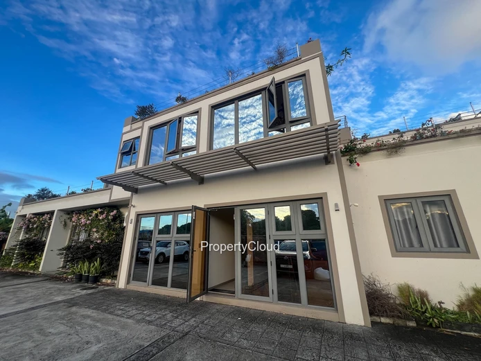 For Rent - 2-Bedroom Apartment With Pool- Ebène