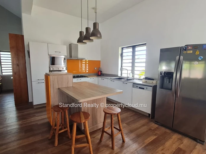 À Louer – Villa 3 Chambres à Balaclava | Rs 120,000 / mois (négociable)