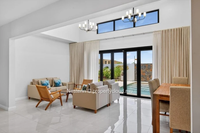 Sleek 3 en-suite bedroom villa 