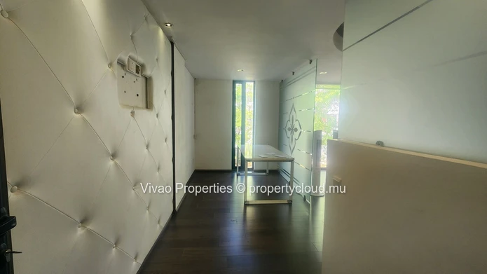 Espace de bureau à louer à Ebène avec 34m² d'espace de travail moderne