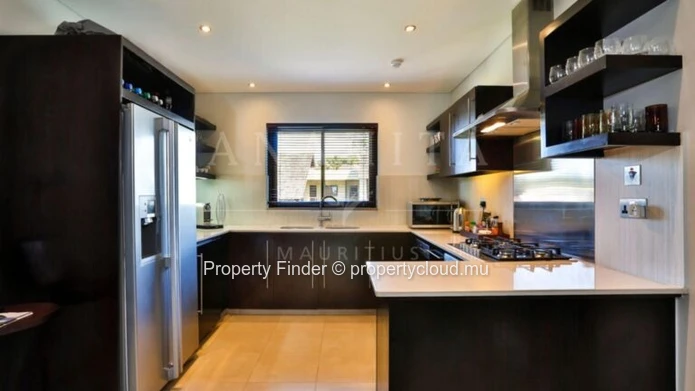 2-Bedroom Apartment with Sea Views