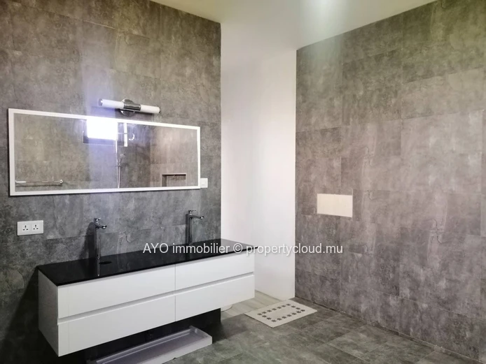 A VENDRE BIEN EXCEPTIONNEL -Maison moderne de 4 chambres avec piscine à Pereybere