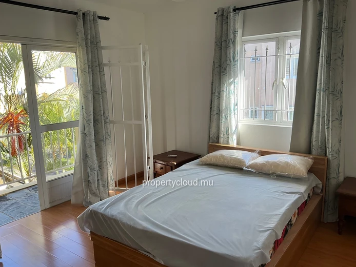 A VENDRE, Melville ( Grand Gaube), duplex de 2 chambres dans complexe sécurisé