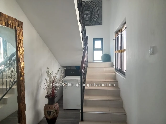 Exquisite Individual House for Rent in Albion