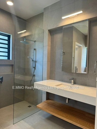 Luxury Spacious 4-Bedroom, 4-Bathroom Apartment with Panoramic Views – 262 sqm – Belle Vue Living