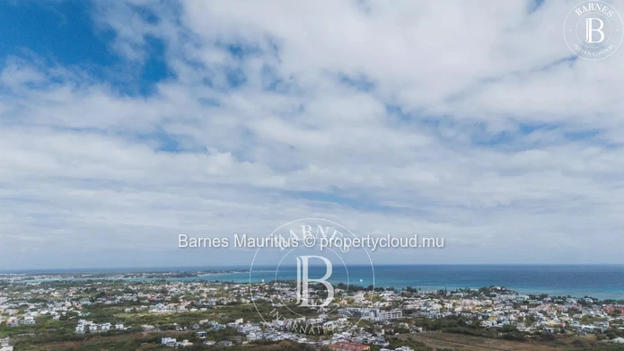 GRAND BAIE – Terrain Résidentiel – 13 685 m²