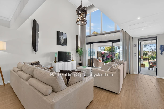 Maison de ville de 4 chambres avec piscine privée à vendre à Azuri Ocean & Golf Village, Île Maurice (Mandat exclusif)