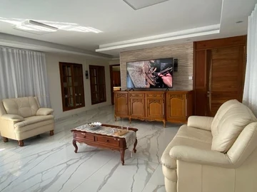 6 Bedroom House