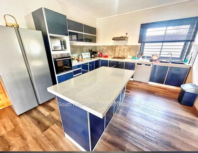 Magnifique villa contemporaine à Pereybere, avec quatre chambres avec salle de bains privative, des espaces de vie él...