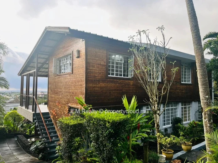 À Vendre – Charmante maison familiale avec vue panoramique à Sodnac, Île Maurice