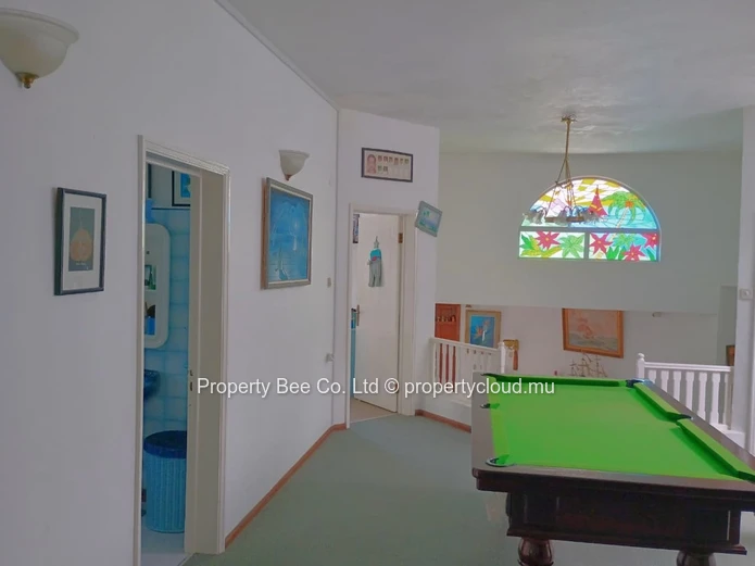 Maison dans morcellement célèbre = Proximité d'avenue Nalletamby