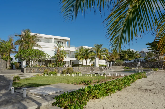 Sublime 3 Bedroom Beachfront Penthouse In Pereybere - Mauritius