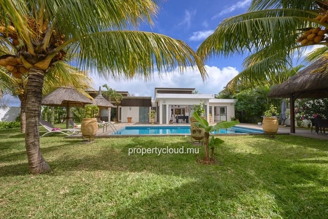 For sale: 4-bedroom villa accessible to foreigners, ideally located in La Salette, Grand Baie.