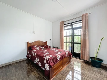 6 Bedroom House