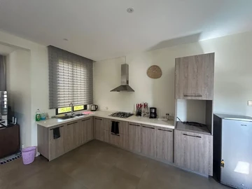 5 Bedroom Villa