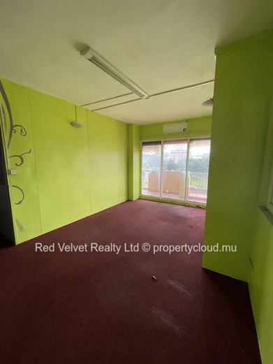 Large 4,000 sqft Office with Wraparound Balcony – Ideal for Call Centre | Quatre Bornes