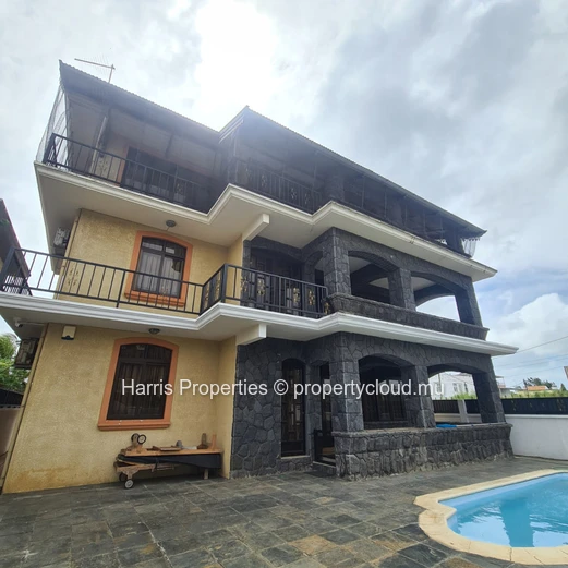 Bel appartement en premier etage à louer à Pointe aux Biches