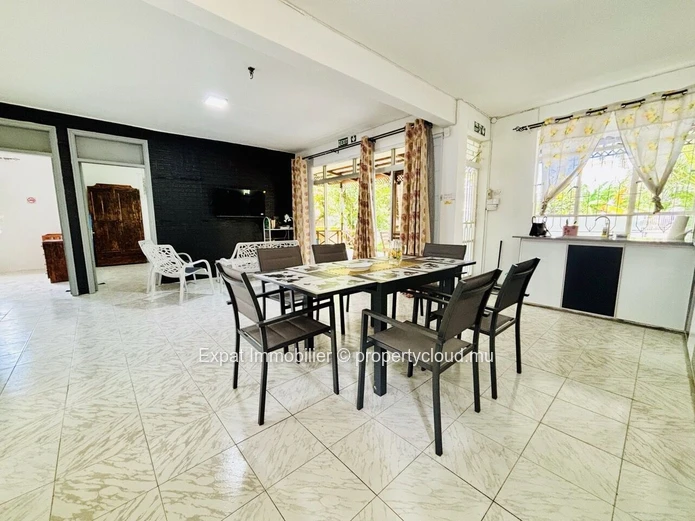 House With Large Veranda, Garden And Beach Walking Distance – Pereybere