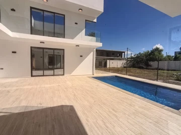 5 Bedroom Villa
