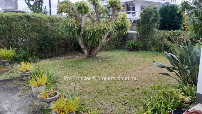 Ground floor of a house for rent as office in the center town of Quatre-Bornes- Good Opportunity !!