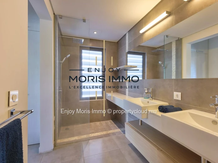 2-bedroom apartment in Mont Choisy, beach access on foot