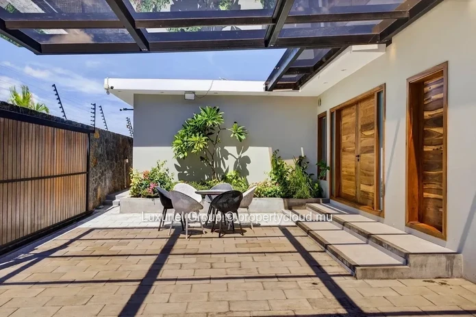 Villa De Prestige À Vendre – Péreybère