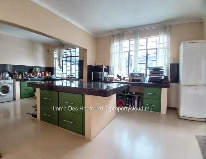 Maison de 5 chambres meublé en location long terme Curepipe 