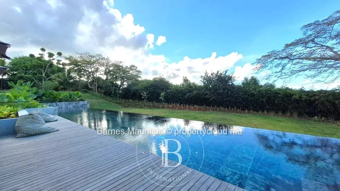 BELLE VUE - luxury Garden Apartment - 4 bedrooms ensuite