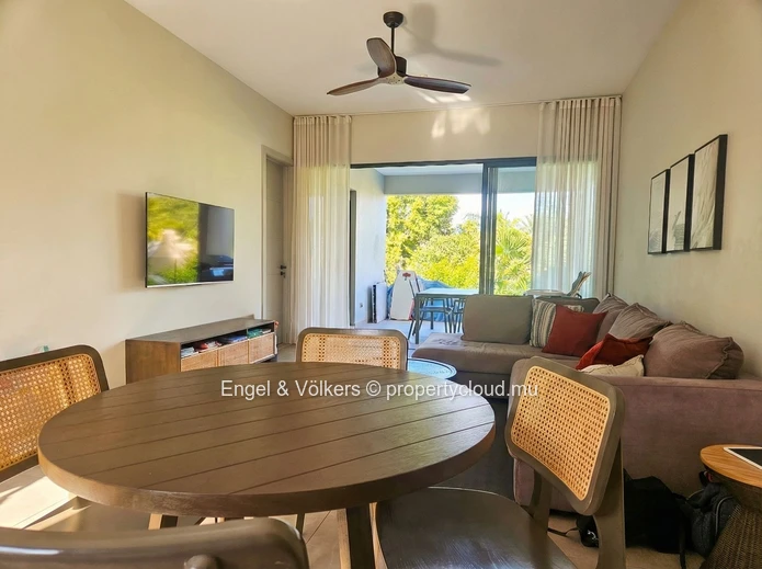 Modern 2-Bedroom Apartment in Beachfront Complex
