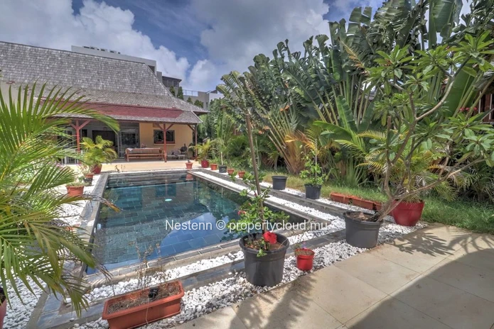 Elegant balinese-style villa on 675m² land