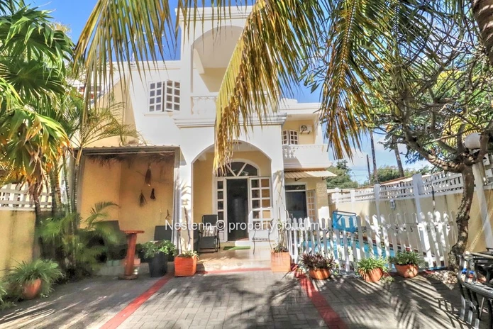 Family villa with private pool – Secure residence in a sought-after area