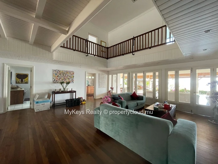 Beachfront Living - Panoramic Lagoon Views - Premium Features