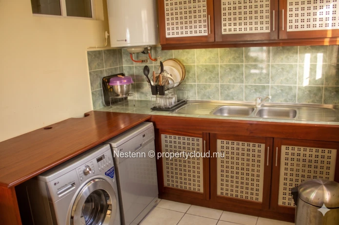 Spacious 3-bedroom apartment with mountain view