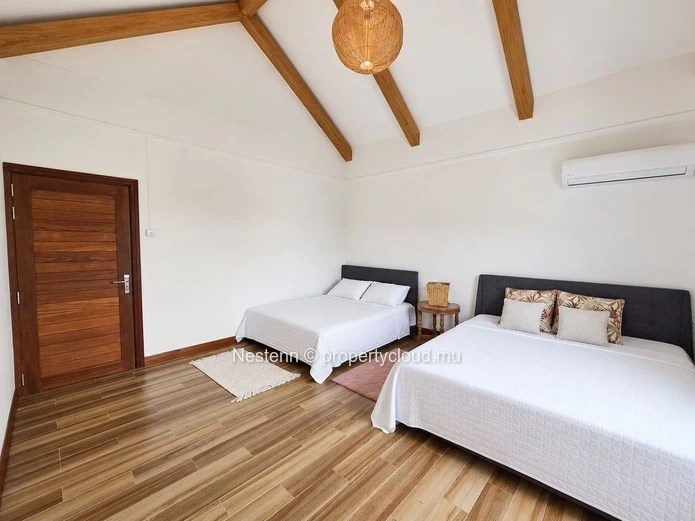 Élégante villa de 3 chambres avec piscine à débordement 
