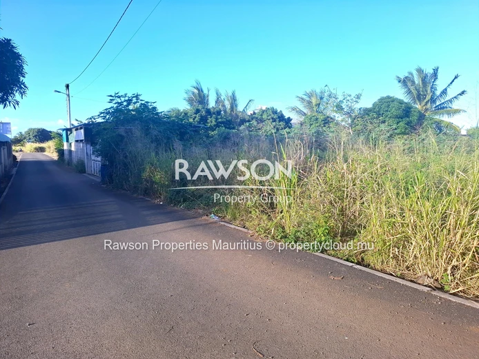 À VENDRE : TERRAIN RÉSIDENTIEL DE 1 055 m² – PETIT RAFFRAY