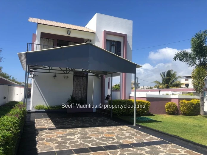 Modern 4-Bedroom Villa with Coin de Mire Views – Pereybere