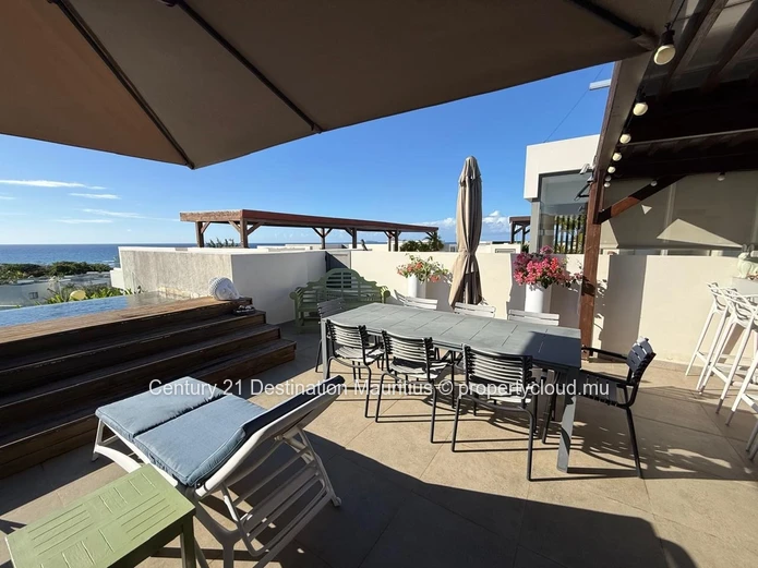 Elevated Island Living with a Front-Row Seat to Coin de Mire