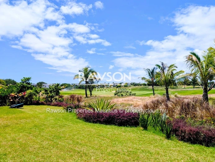 Villa Contemporaine De 4 Chambres Avec Vue Sur Le Golf À Vendre À Azuri | Roches Noires | €