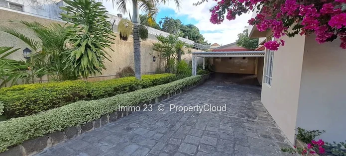 House / Villa - 6 bedrooms - Roches Brunes - Ref. MA85910VE