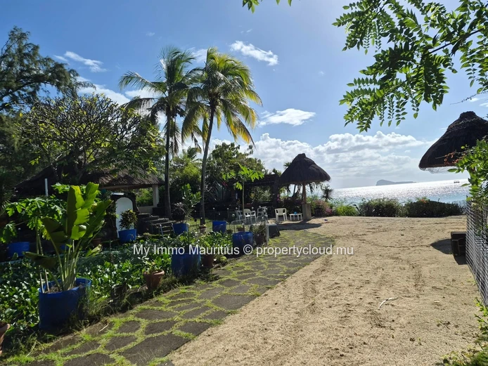 Beachfront Villa with Direct Beach Access – Grand Gaube