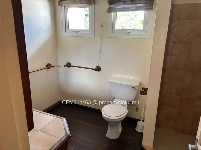 226 m² Apartment for Sale | Les Colophanes Residence, Floréal